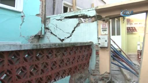 Bursa'da mahalledeki korkunç çatlaklıklar gün ağarınca ortaya çıktı