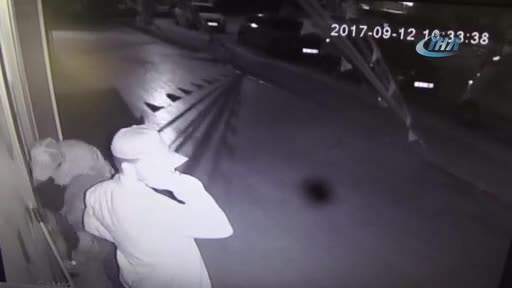 Bursa'da sigara ve alkol hırsızlığı kamerada