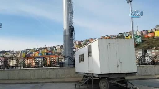 Ehliyetine el koyulmasın diye 100 metre tırmandı!