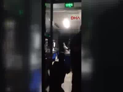 Soyguncular çalışanları rehin aldı