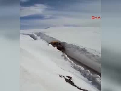 Hakkari'de askeri üs bölgesinin yolunu böyle açtılar