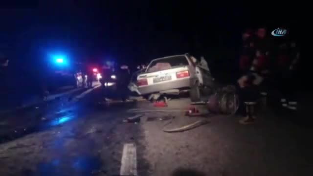 Çorum'da iki otomobil çarpıştı: 3 ölü, 1 yaralı