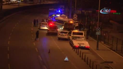 Kontrolden çıkan otomobil minibüslere çarptı: 2 ölü