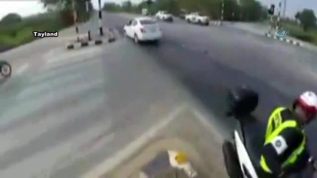 Kadın sürücü metrelerce sürüklendi