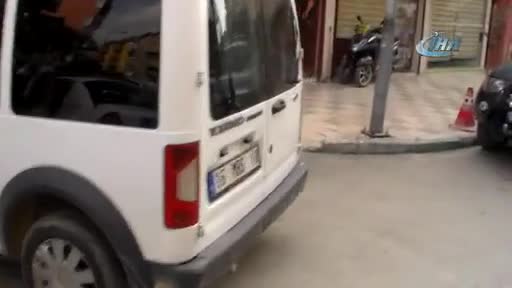 Bursa'daki baskında uyuşturucuyu klozete ve sobaya attı