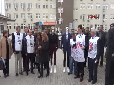 Bursa'da sendikacılar mankenleri kamyonetle ezdi