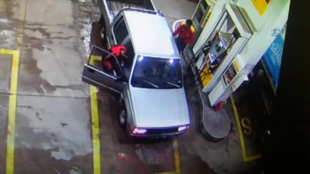 Bursa'da araba hırsızları benzin istasyonunda kameralara böyle yakalandı