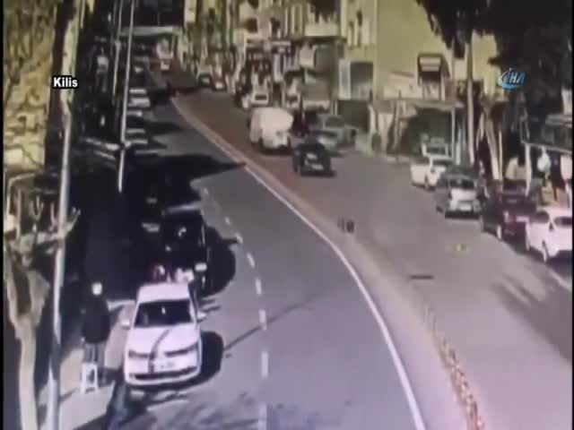 Düşen roketten kıl payı kurtuldu