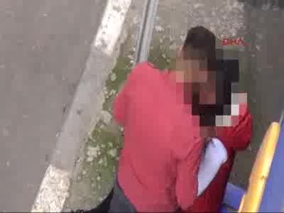 Adana'da sokak ortasında kadına şiddet