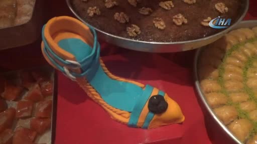 Bursa'da Sevgililer Günü'nde çikolatadan ayakkabı hediyesi