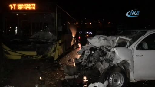 Bursa'da kamyonet ile belediye otobüsü çarpıştı! 1 ölü