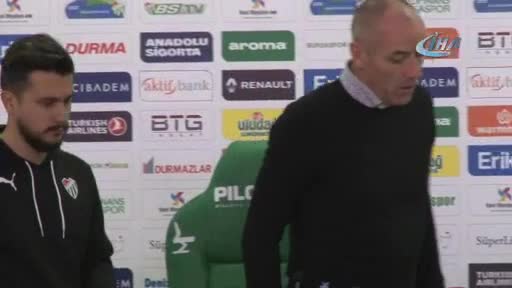 Bursaspor'da Teknik Direktörü Le Guen: "Başımı dik tutmak zorundayım"