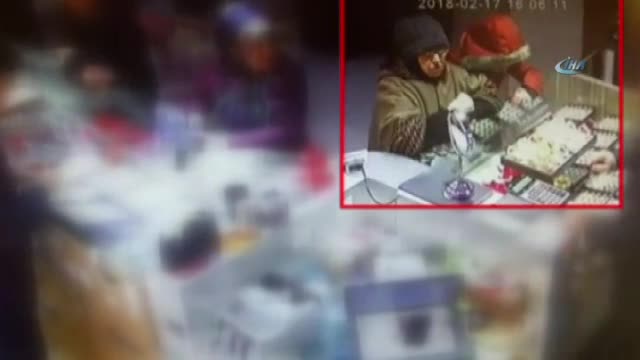 Kuyumcuyu sahte bilezikle dolandırdılar
