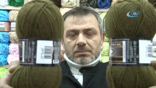 Bursa'da anneler askerlere bere ve atkı örmeye başladı, yün iplik satışları patladı