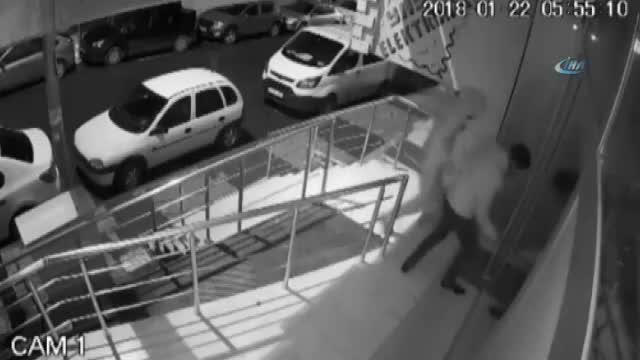 100 bin lira çalan hırsızlar güvenlik kamerasında