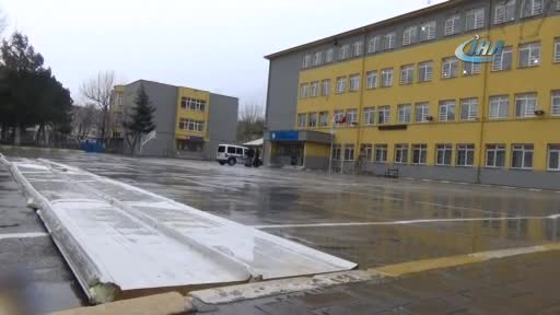 Bursa'da kız öğrenciyi ölümden sırtındaki çantası kurtardı