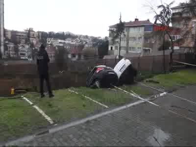 İstanbul'da toprak kayması: 4 katlı bina boşaltıldı