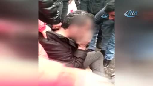 Veliler taciz iddiasıyla öğretmeni dövdü