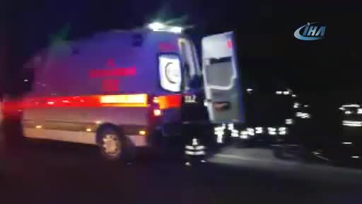 Bursa plakalı kamyona çarpan otomobildeki 4 kişi can verdi