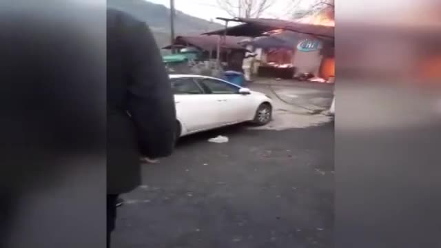 İstanbul'da çıkan iki farklı yangın paniğe neden oldu