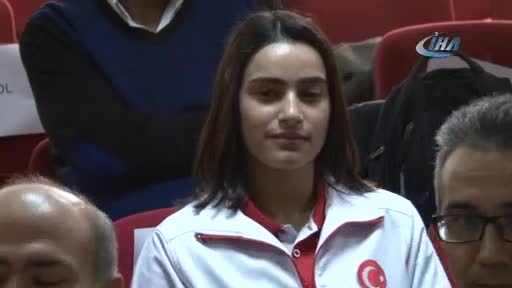 Bursa'dan 300'den fazla yatılı bölge okuluna 50 bin spor eşofmanı desteği