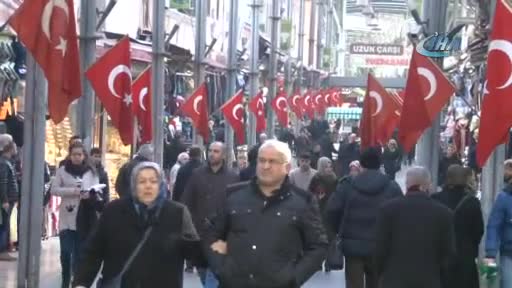 Bursa'da tarihi çarşı esnafı Mehmetçik için dua etti