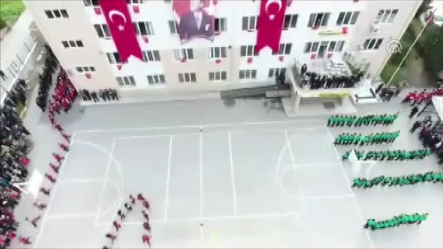 Bursa'da lise öğrencilerinden "Zeytin Dalı" koreografisi