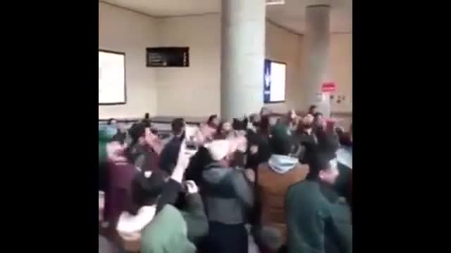 Esenboğa Havalimanı'nda zikir sosyal medyayı salladı!