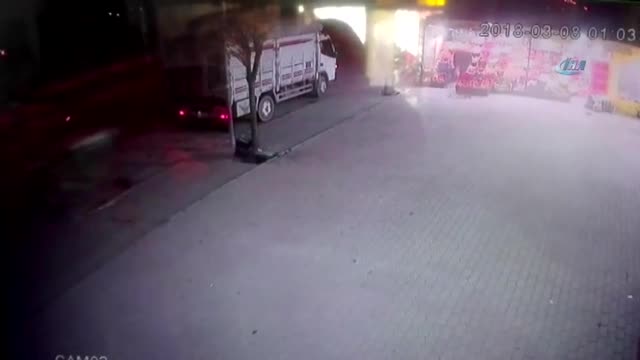Polisten kaçan şüphelilerin kaza anı kamerada