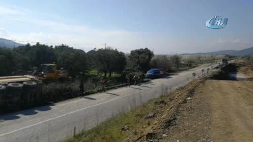 Bursa'da yol çalışmasında hafriyat kamyonu devrildi