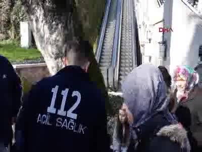 Bursa'da yürüyen merdiven ters yöne hareket etti: 7'si öğrenci 8 yaralı - 2