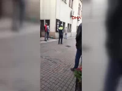 Bıçakla önce vatandaşlara sonra polise saldırdı