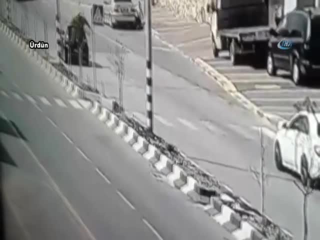 Cep telefonuyla yaptığı konuşma sonu oldu