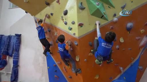 Bursa'da milli takıma seçilen minik sporcular ödüllendirildi