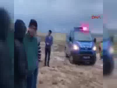 Duvar yıkıldı: 3 işçi öldü, 1 işçi yaralandı