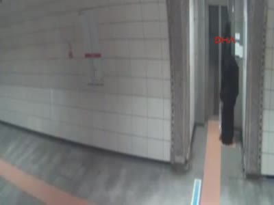 Metroda kadına hakaret etmişti, yakalandı!