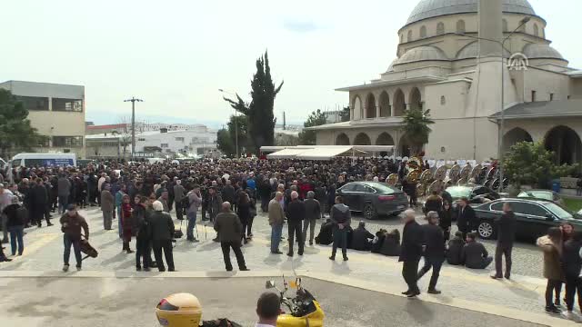 Düşen uçakta hayatını kaybeden Zeynep Coşkun Bursa'da son yolculuğuna uğurlandı - 2