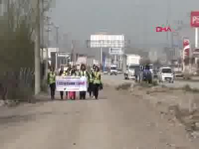 Çanakkale'den Ankara'ya yürüyen 3 kadın Bursa İnegöl'e ulaştı