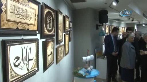 Bursa'da ahşabı yakarak yaptığı resimler, görenleri hayran bırakıyor