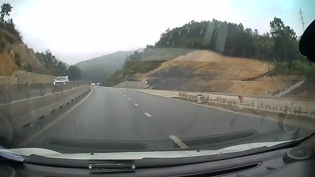 Otoyolun ortasında bebek şoku!