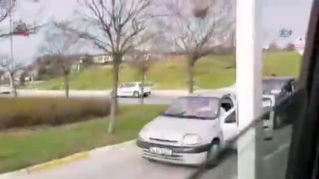 Sürücülerin bijon anahtarlı kavgası kameralara yansıdı