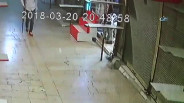Arkadaşının üzerine otomatik tüfekle ateş açtı