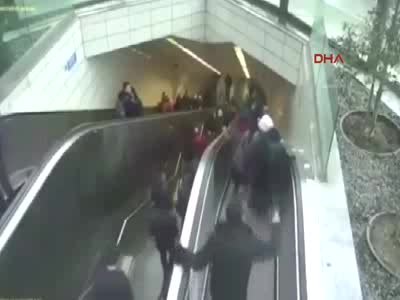 Yürüyen merdivenin çökme anı kamerada