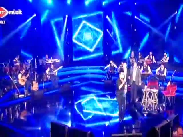 TRT Müzik'te Hakan Peker stüdyoyu terk etti!