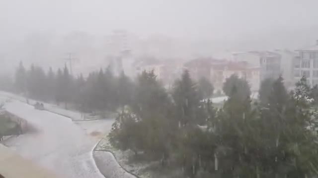 Edirne'de şaşırtan dolu yağışı!