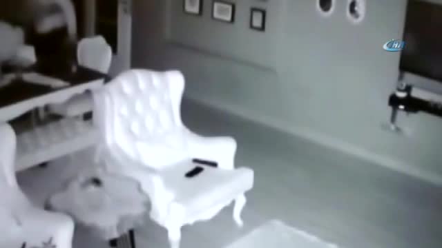 Çelik yelekli hırsız kameraya yakalandı!