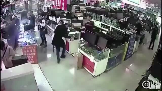 iPhone yüzünde patladı!