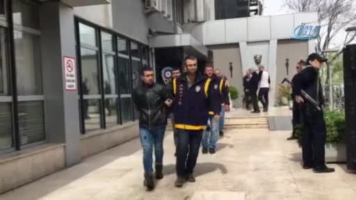 Bursa'da kovalamaca sonucu durdurulan çalıntı araçtaki 4 kişi gözaltında
