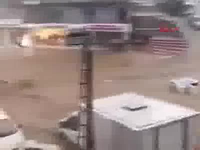 Başkent öğle saatlerinde felaketi yaşadı! Sel vurdu... - 2