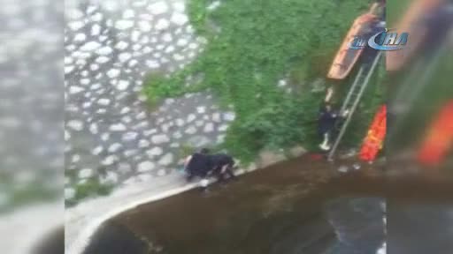 Bursa'da madde bağımlısı genç 6 metre yükseklikten dereye düştü